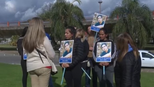 "Hace 25 días que no dormimos": continúan buscando a un joven que desapareció en el Paraná