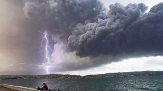 Apagones masivos en Cuba tras el gigantesco incendio en la planta de combustible