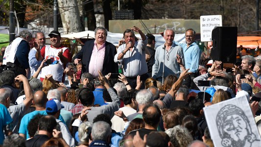 El kirchnerismo marchó a Parque Centenario para defender a Cristina