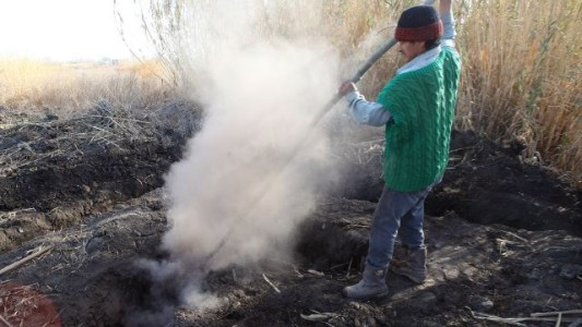 El fenómeno de la tierra que arde en Mendoza e inquieta a todo un pueblo