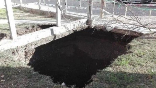 Una niña de dos años cayó a un pozo negro y fue rescatada por su familia