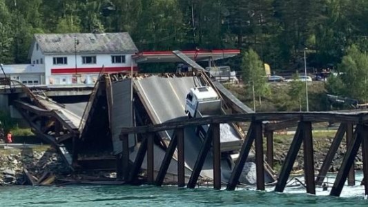 Dramático colapso de un puente en Noruega: rescataron a un camionero