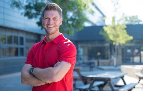 Polémica en Escocia: Un hombre promocionará la gratuidad de productos para la menstruación