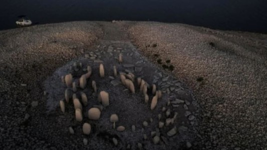 El "Stonehenge español" emerge de una presa afectada por la sequía