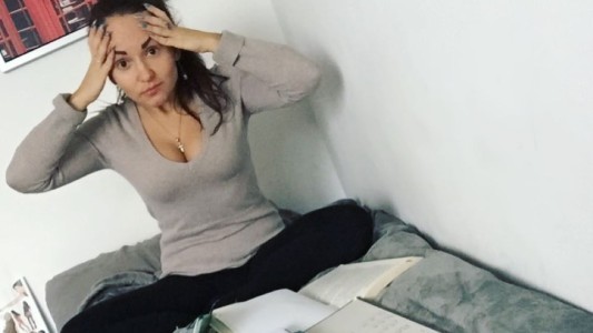 Docente desaprobó a alumna por usar lenguaje de señas y estalló la polémica