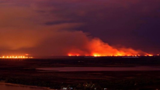 El gobernador de Santa Fe pidió la intervención de las Fuerzas Armadas para combatir los incendios en islas del Paraná