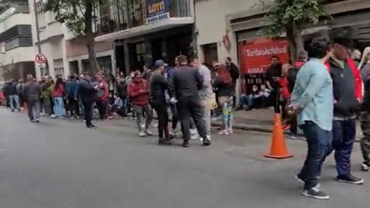 Sigue la vigilia en apoyo a Cristina Kirchner: montarán ahí una feria de la economía popular