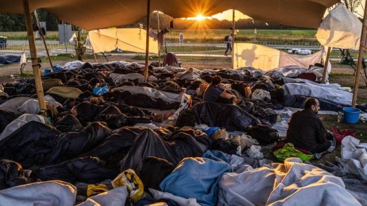 Protestan contra campo de refugiados "desbordado" en el que murió un bebé de tres meses