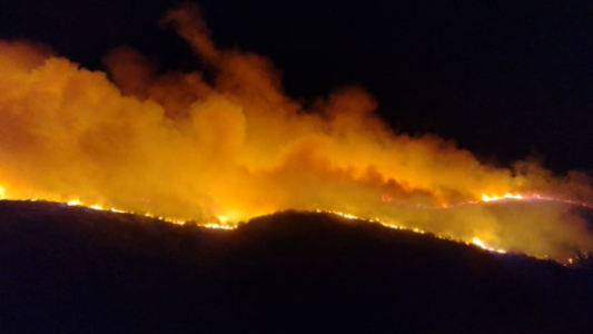 La Cumbre: incendio en Cuchi Corral contenido por bomberos