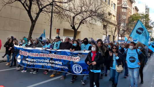 Mañana paro y movilización docente por salarios, jubilaciones y condiciones laborales