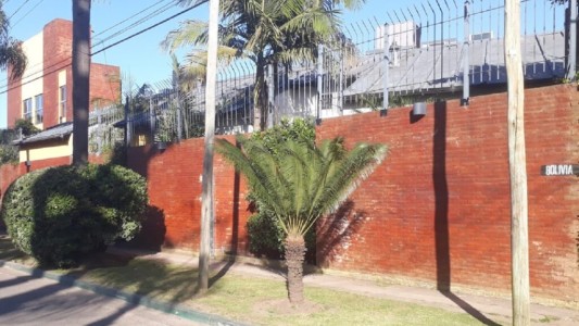 Acribillan de 15 balazos a un joven cuando salía de un hotel alojamiento con una chica