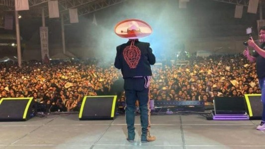 El mariachi solitario tuvo revancha (y ovación) - #FlashChat