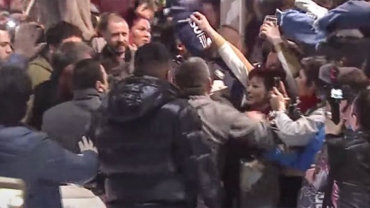 Cuestionan el trabajo de custodia a Cristina Fernández