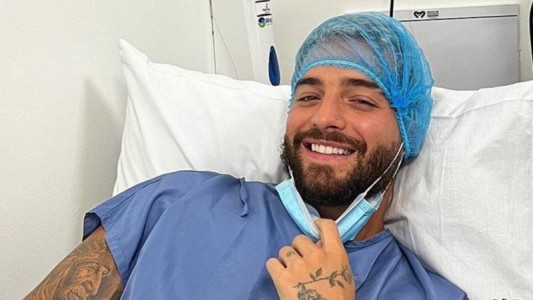 Maluma publicó un video tras su internación con un bastón en mano
