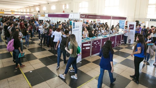 Ya se desarrolla la muestra de carreras de la UNC