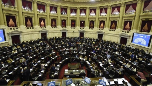 Diputados recibe al Dr. Zurro para tratar implementaciones municipales