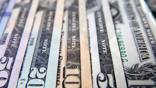 Cambios en el dólar turista: el Gobierno evalúa alternativas para compensar la falta de divisas