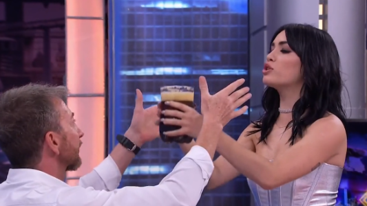 Lali y el “fernet viajero” que cautivó a la TV española