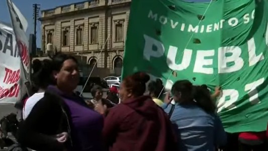 Caos de tránsito por marcha piquetera frente al Centro Cívico