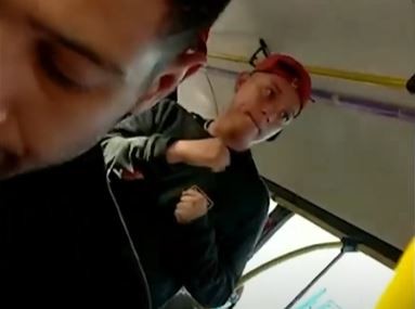 Video: Atacaron a un colectivero que exigió que paguen el boleto