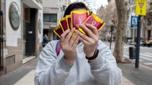 "Los arbolitos de la calle Florida vendían los paquetes de figuritas junto al dólar blue"