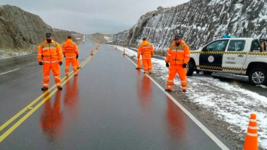 Por hielo en la ruta cortan el camino a las Altas Cumbres