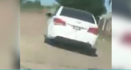 Video: Dos mujeres persiguieron a un conductor que atropelló a un joven y trató de huir