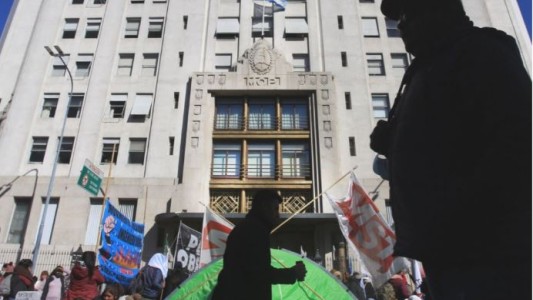 Marcha piquetera y amenaza de acampe frente al Ministerio de Desarrollo Social