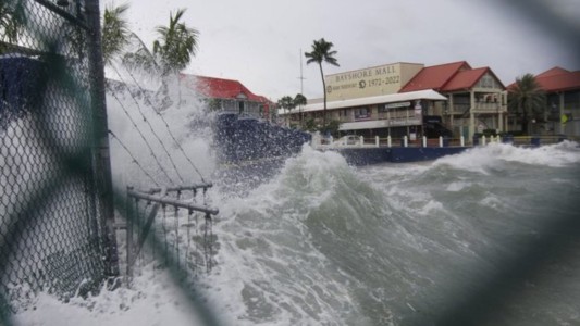 El huracán Ian llegó a Estados Unidos y puso en alerta máxima a la población - #FlashChat