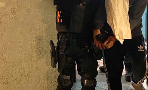 Detienen a cuatro extranjeros que hacían delivery de drogas en Alberdi