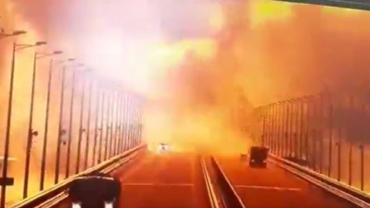 Crimea: así fue la explosión del único puente que lo conecta con Rusia