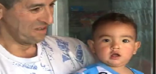 Un niño de un año cayó a una pileta y se salvó por un llamado al 911