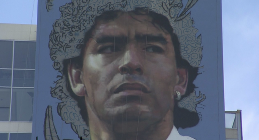 Así es el nuevo mural de Maradona, imponente y majestuoso como el 10 eterno argentino