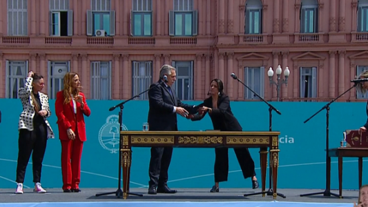 Alberto Fernández tomó juramento a las nuevas ministras y llamó a la unidad del FDT "para ganar"
