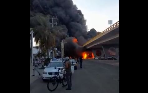 Explotó un camión cisterna en el norte de México y evacuaron a 300 familias