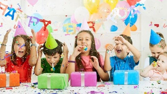 Llevó a su hija al cumpleaños equivocado: "La luchona la dejó y se fue"