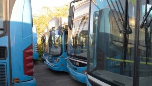Acuerdo con la UTA: se levantó el paro de colectivos en el interior