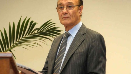 Cuestionan la validez del carnet de conducir de Oscar González