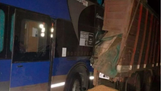 Chocó un colectivo que llevaba pasajeros desde Córdoba hacia el recital de Coldplay