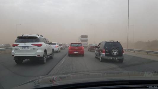 Alerta en las rutas provinciales por ráfagas de viento y polvo en suspensión