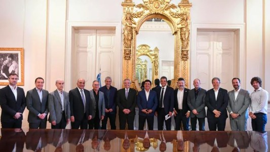 Alberto Fernández recibió a intendentes del conurbano, que pidieron "mantener las obras públicas"