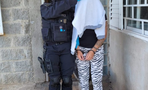 Detienen a dos mujeres por venta de drogas en Anisacate