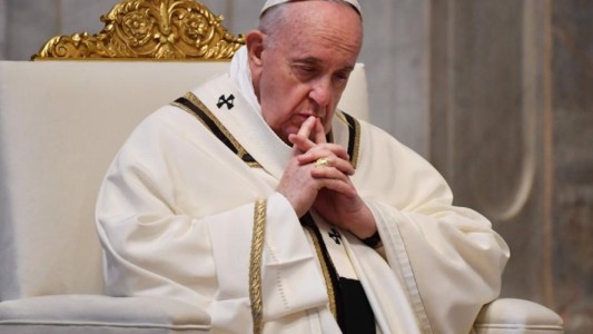 Preocupado por su rodilla, el Papa buscó ayuda en el médico del Atlético de Madrid