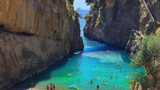 La trágica muerte de una turista argentina arrastrada por una ola en la Costa Amalfitana