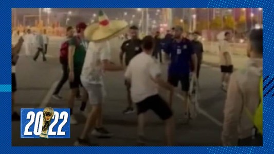 Video: pelea entre argentinos y mexicanos en las calles de Doha