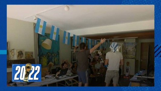 "Nuestro último Mundial sin hijos ni casados": grupo de amigos alquiló una casa para ver juntos todos los partidos