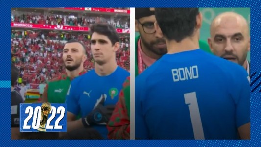 ¿Qué pasó Bono? El arquero de Marruecos entró a la cancha, cantó el himno pero lo cambiaron antes de empezar