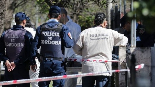 Conmoción en Córdoba: encontraron una mujer muerta y un hombre inconsciente en un garaje