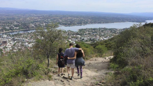 Cerro La Cruz, una niña se descompensó y rodó escaleras abajo