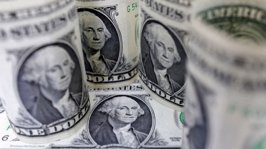 El dólar blue volvió a subir y cerró a $357